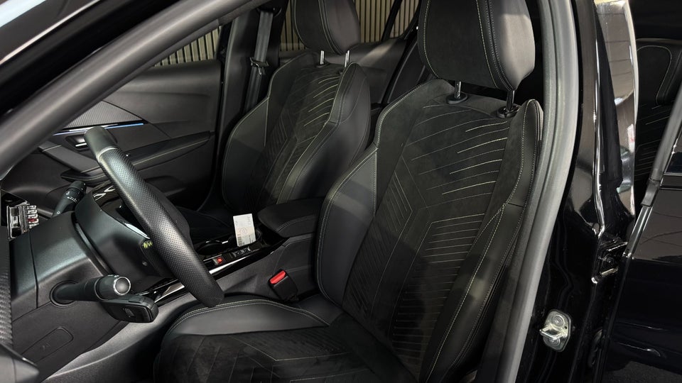 Peugeot e-208 54 GT 5d