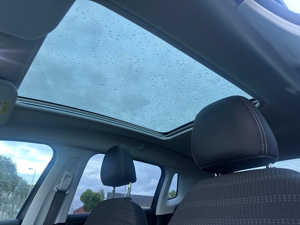 Peugeot 2008 1,6 BlueHDi 100 Allure Sky 5d
