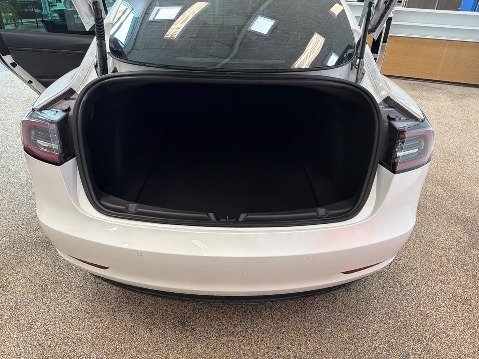 Tesla Model 3 Standard Range+ RWD 4d
