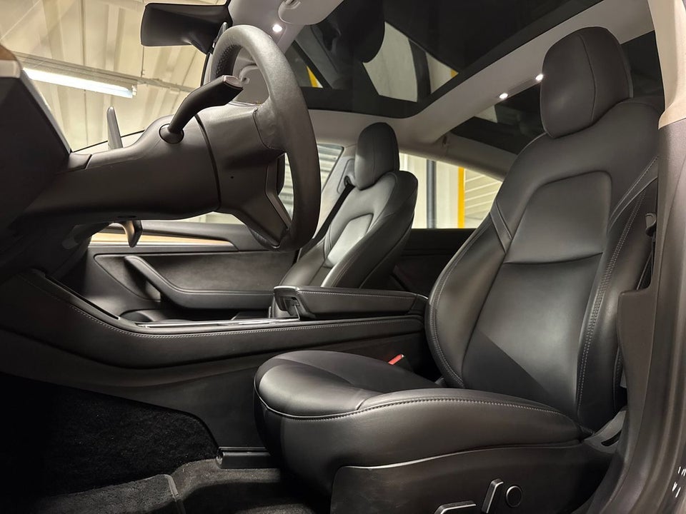 Tesla Model 3 RWD 4d