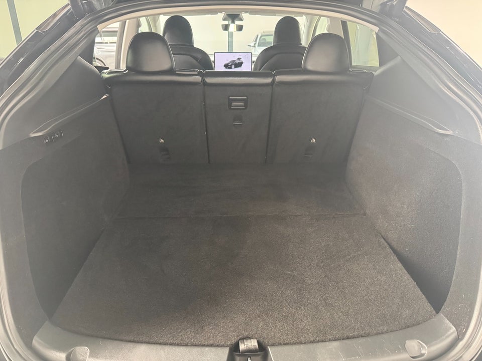 Tesla Model Y Long Range AWD 5d