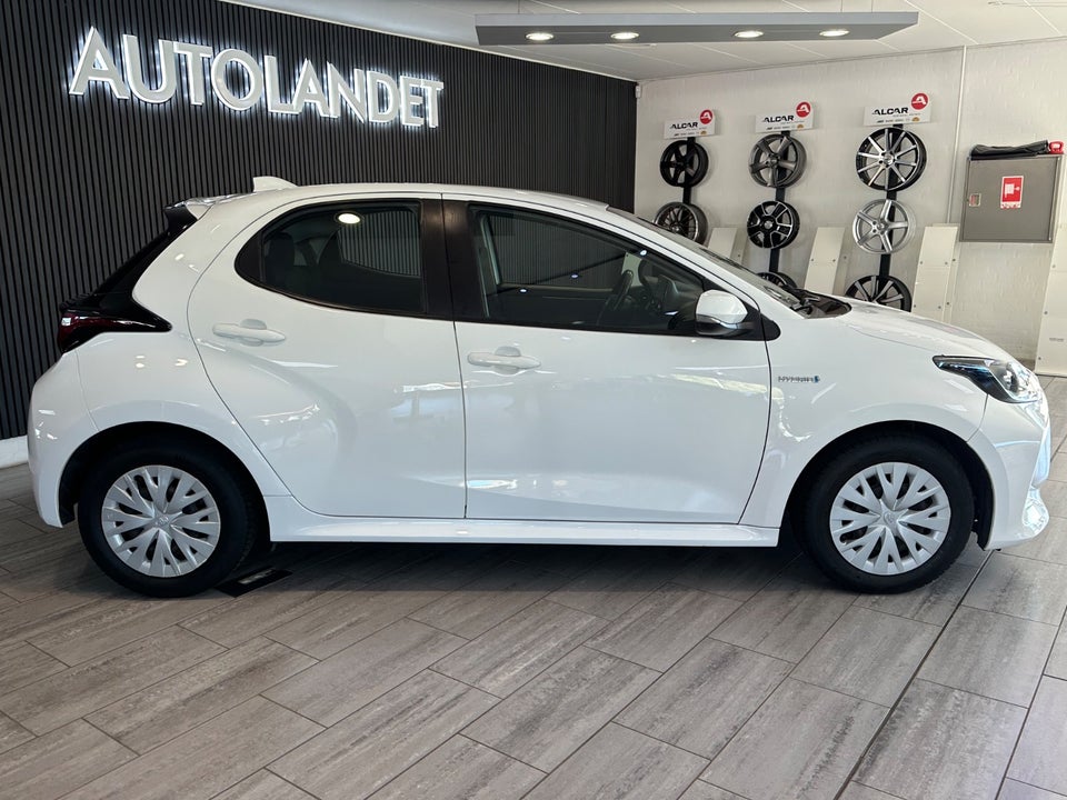 Toyota Yaris 1,5 Hybrid H1 e-CVT 5d