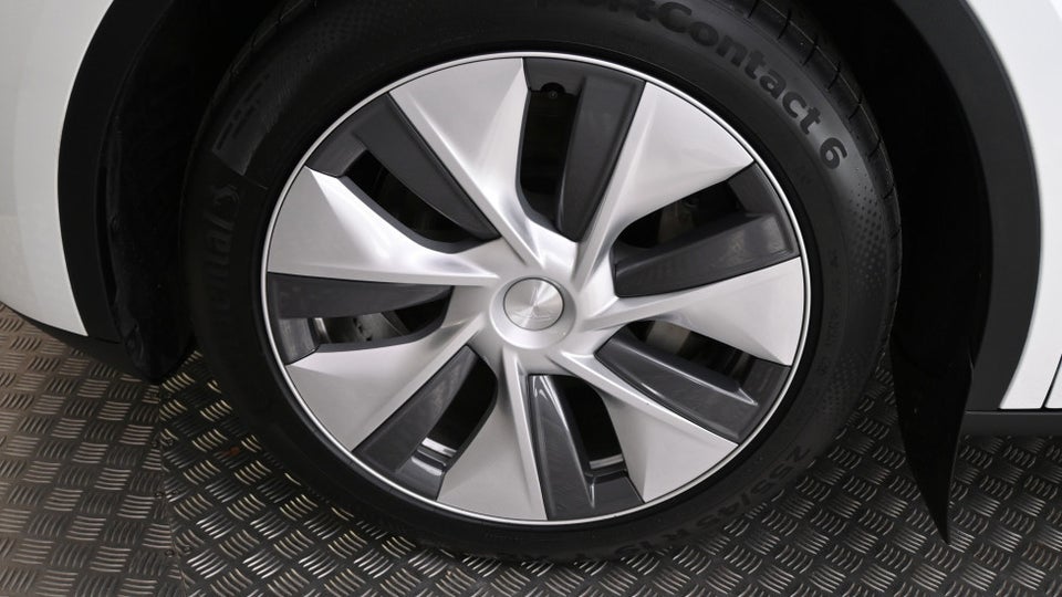 Tesla Model Y Long Range AWD 5d