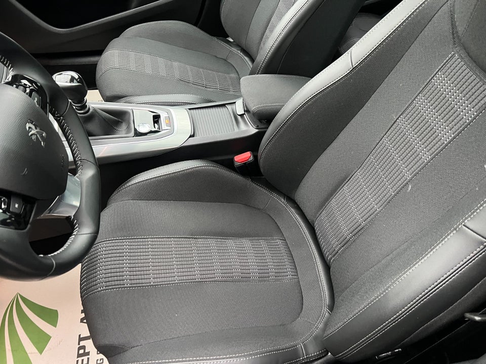 Peugeot 308 1,5 BlueHDi 130 Allure Sky SW 5d