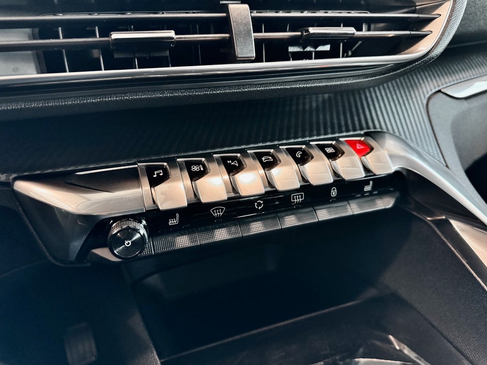 Peugeot 3008 1,2 e-THP 130 Active 5d