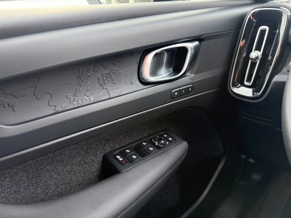 Volvo EX40 Extended Range Plus 5d