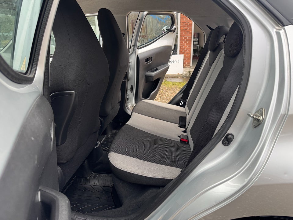 Toyota Aygo 1,0 VVT-i x-play 5d