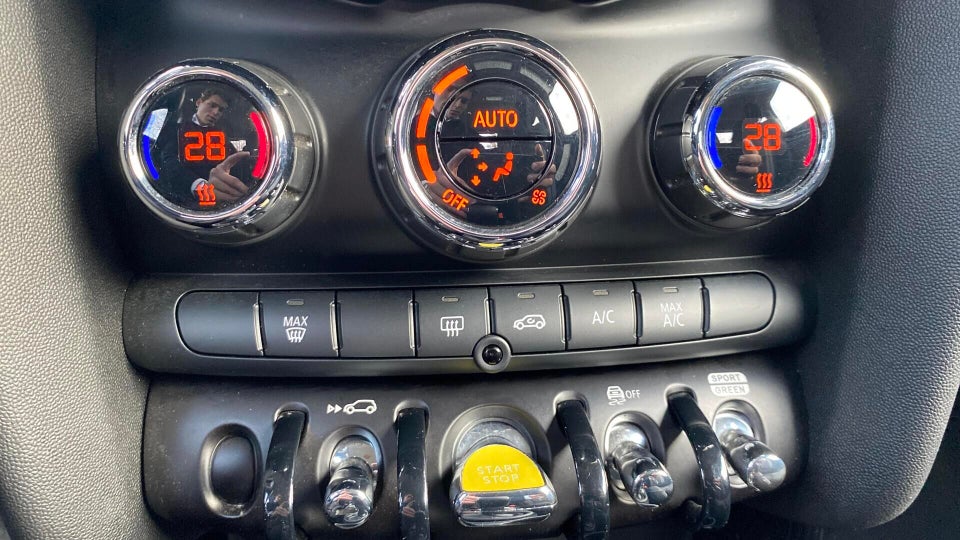 MINI Cooper SE Essential 3d