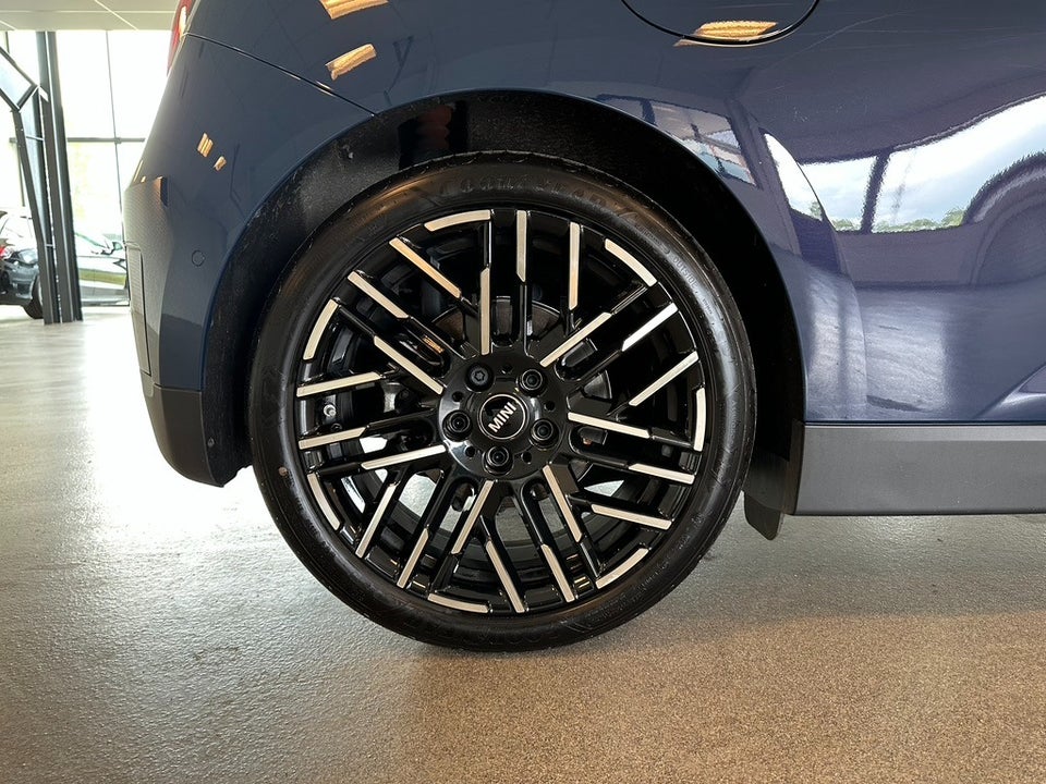 MINI Cooper SE Favoured Trim XL 3d