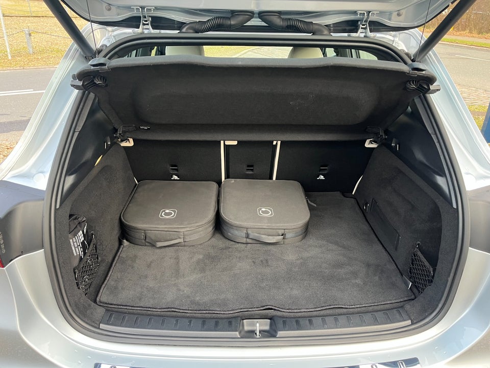 Mercedes EQA300 Progressive 4Matic 5d