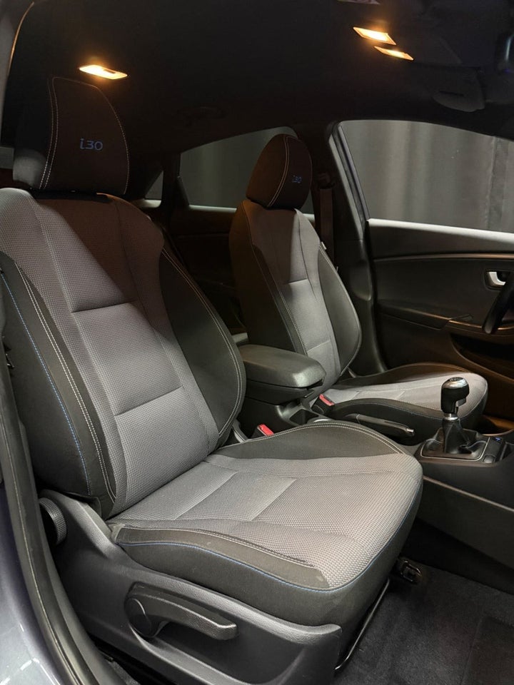 Hyundai i30 1,6 CRDi 110 EM-Edition 5d