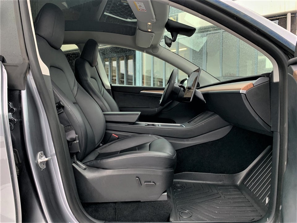 Tesla Model Y Long Range AWD 5d