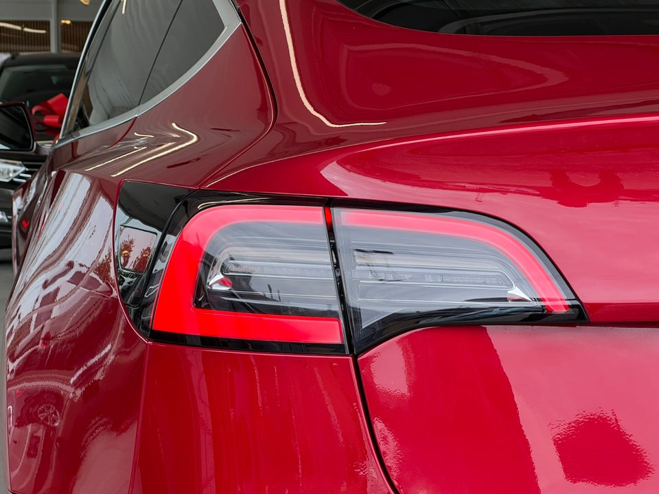 Tesla Model 3 Standard Range+ RWD 4d