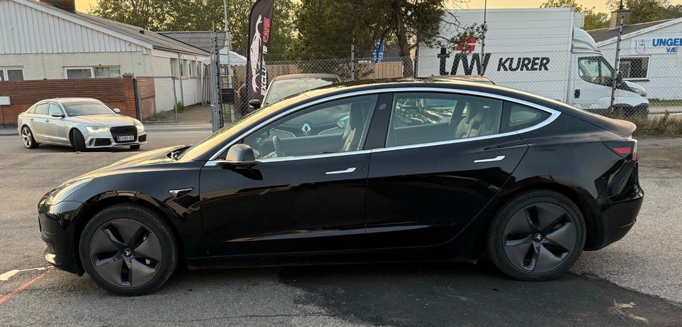 Tesla Model 3 Standard Range+ RWD 4d