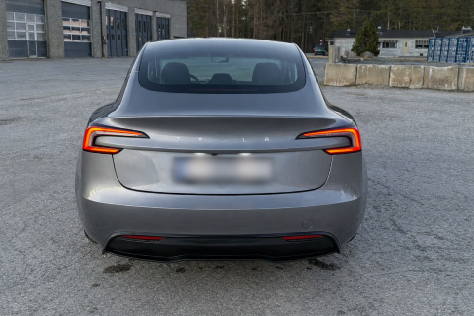 Tesla Model 3 Long Range RWD 4d