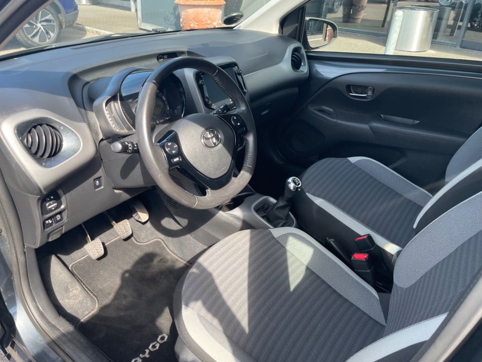 Toyota Aygo 1,0 VVT-i x-plore 5d