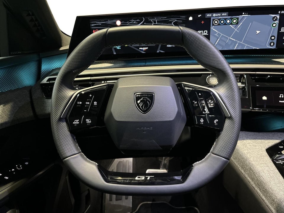 Peugeot e-3008 77 GT Pack 5d