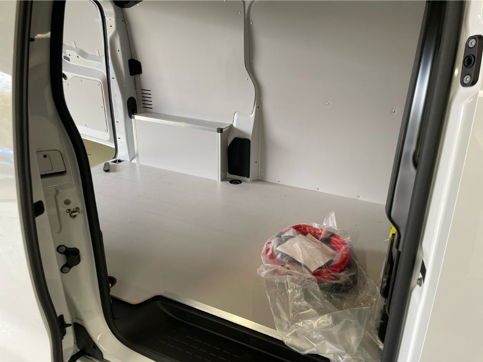 Peugeot e-Expert 75 L2 Premium Van