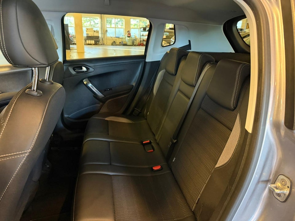 Peugeot 2008 1,5 BlueHDi 100 Allure Sky 5d