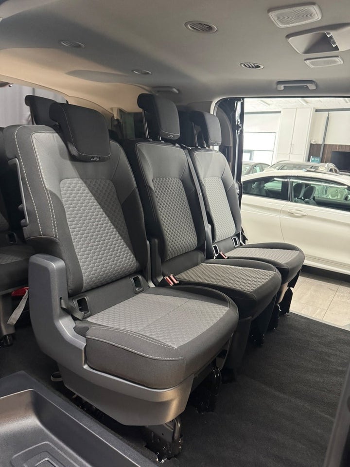 VW e-Caravelle 64 Life SWB