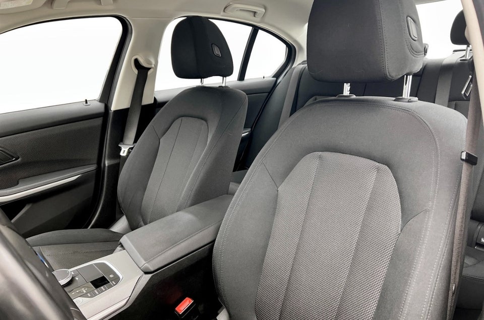 BMW 320i 2,0 Connected aut. 4d