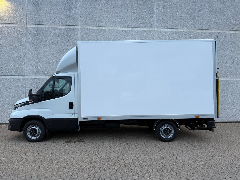 Iveco Daily 3,0 35S18 4100mm Box m/lift AG8