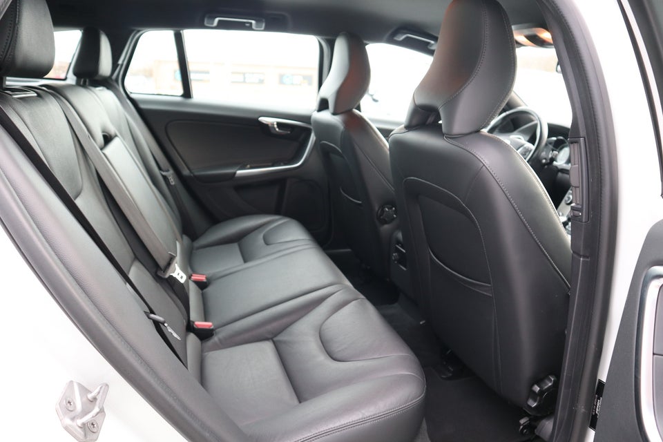 Volvo V60 2,0 D3 136 Momentum aut. 5d