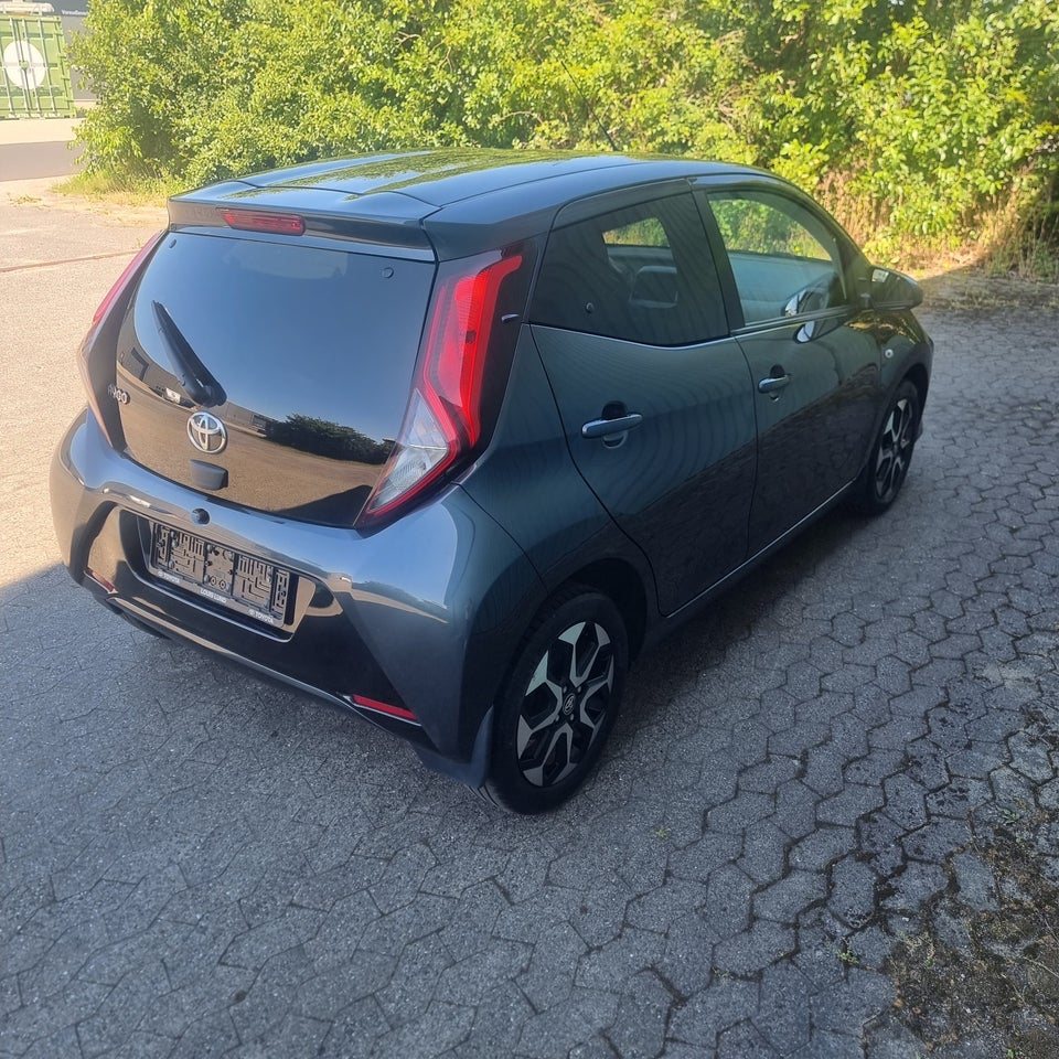 Toyota Aygo 1,0 VVT-i x-play x-shift 5d