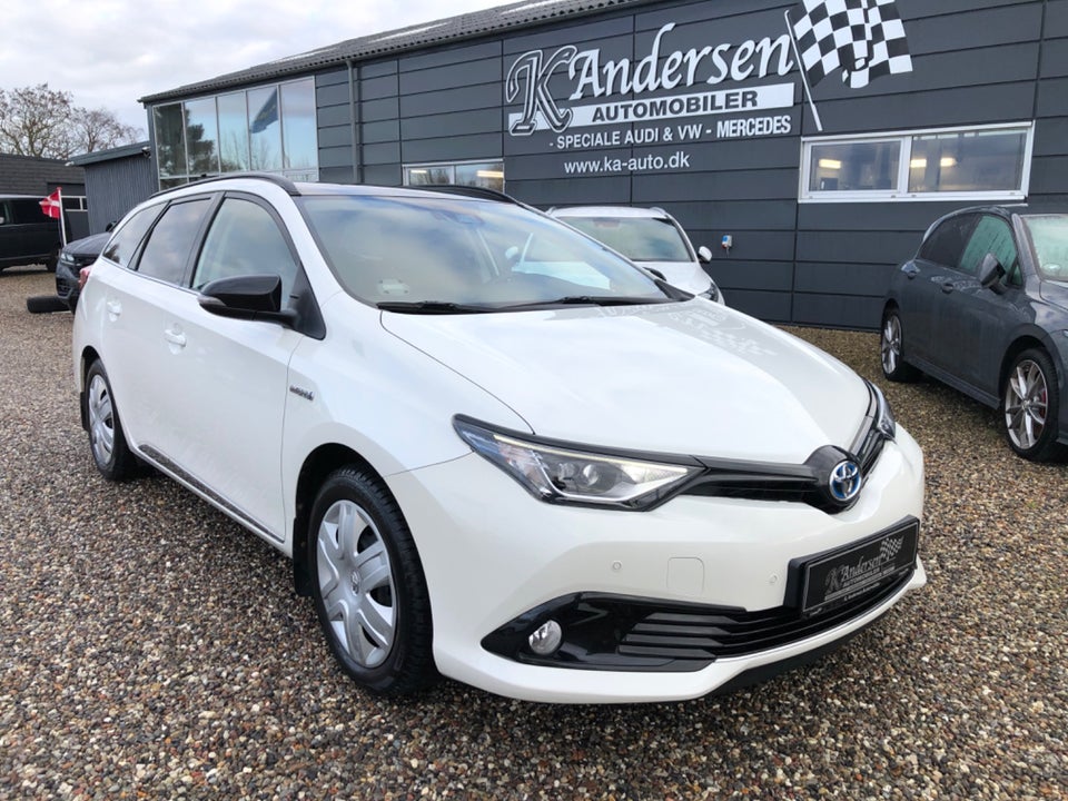 Toyota Auris 1,8 Hybrid Selected Touring Sports CVT 5d