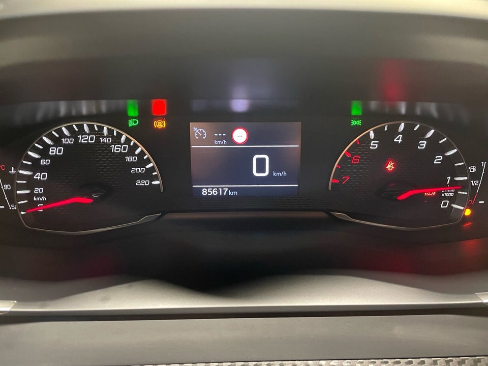 Peugeot 2008 1,2 PureTech 100 Black Limited 5d