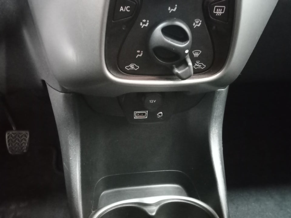 Toyota Aygo 1,0 VVT-i x-black 5d