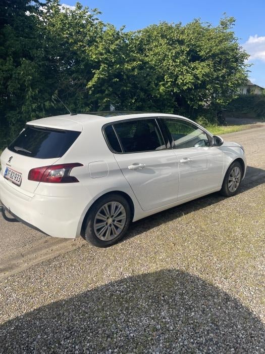 Peugeot 308 1,6 BlueHDi 120 Selection Sky 5d