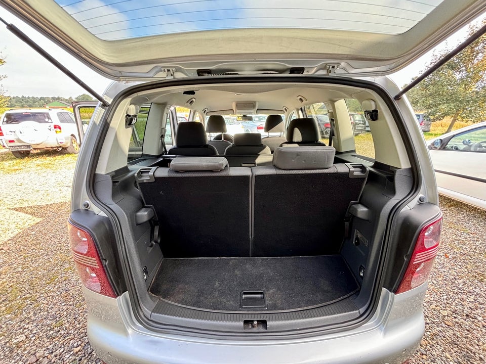 VW Touran 2,0 TDi 140 Trendline DSG 5d