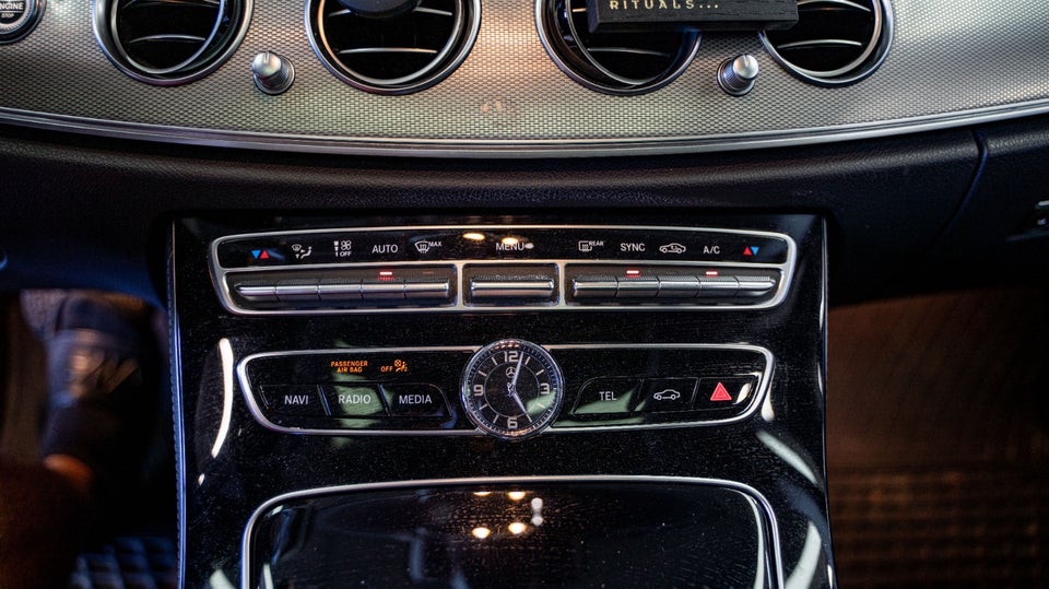 Mercedes E220 d 2,0 AMG Line stc. aut. 5d