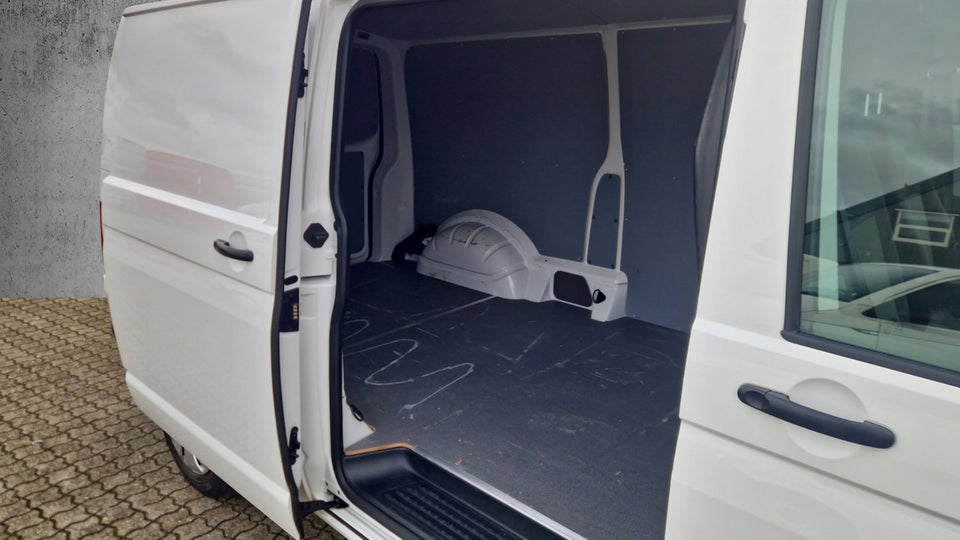 VW Transporter 2,0 TDi 150 Kassevogn DSG lang