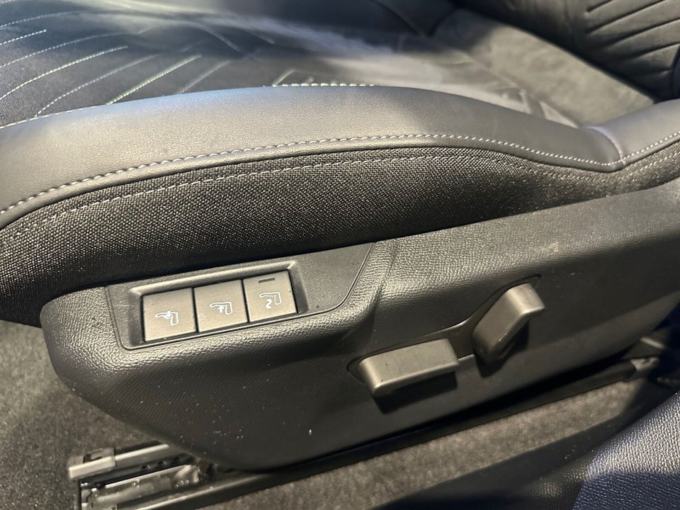 Peugeot e-208 54 GT 5d