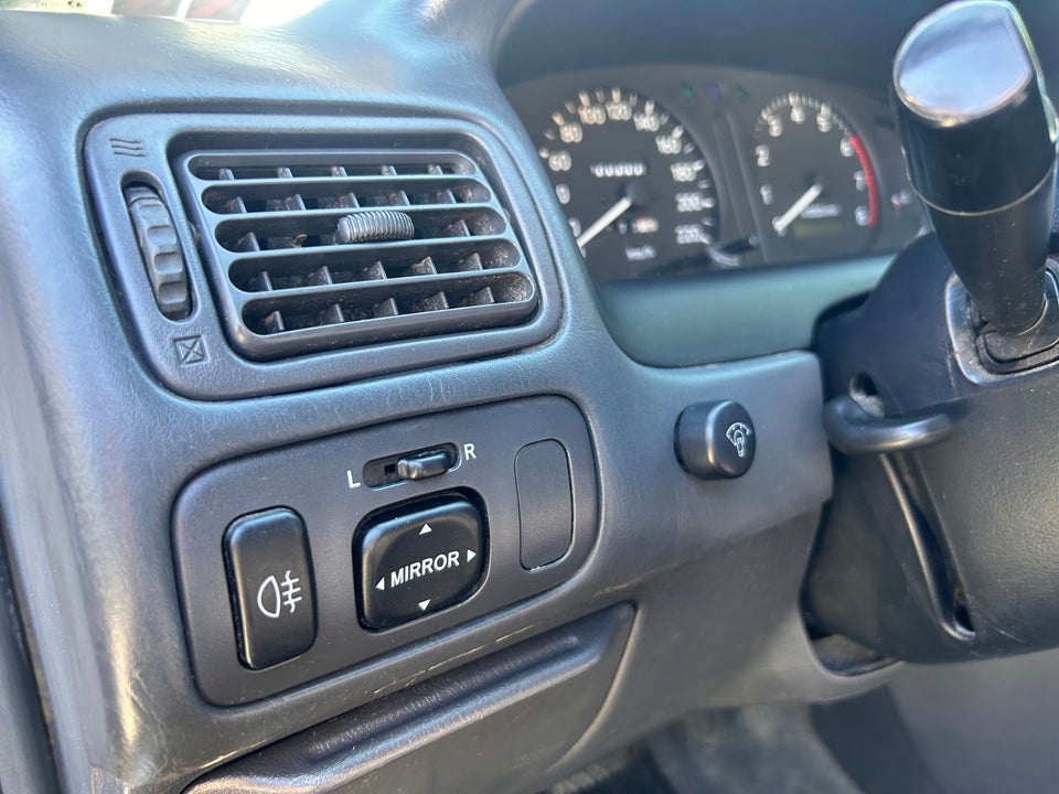 Toyota Corolla 1,3 Terra aut. 3d