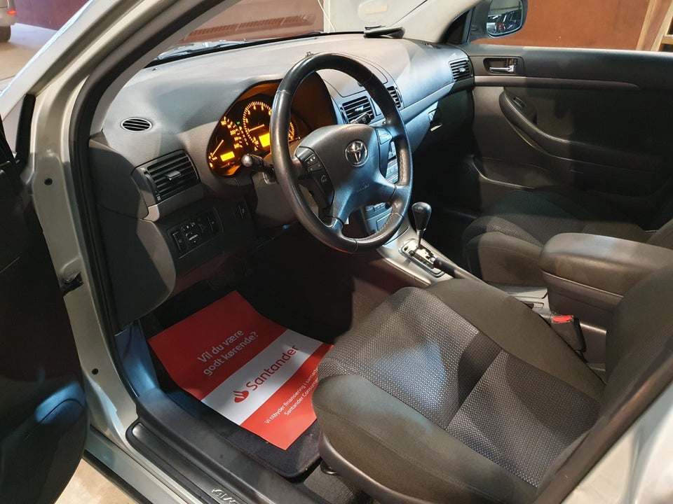 Toyota Avensis 1,8 VVT-i Sol aut. 4d