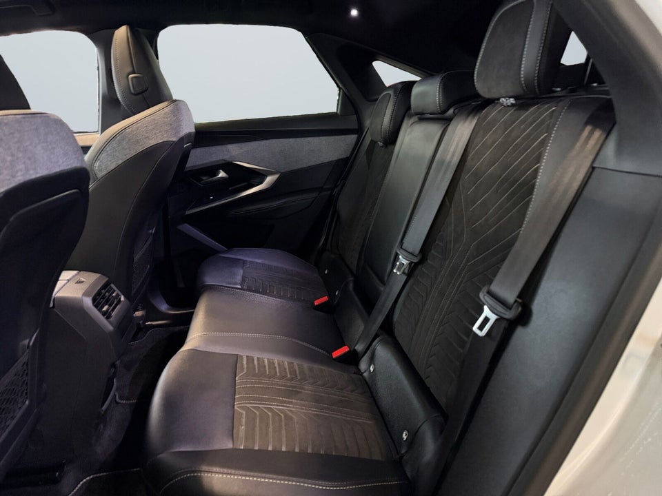 Peugeot e-3008 77 GT Pack 5d