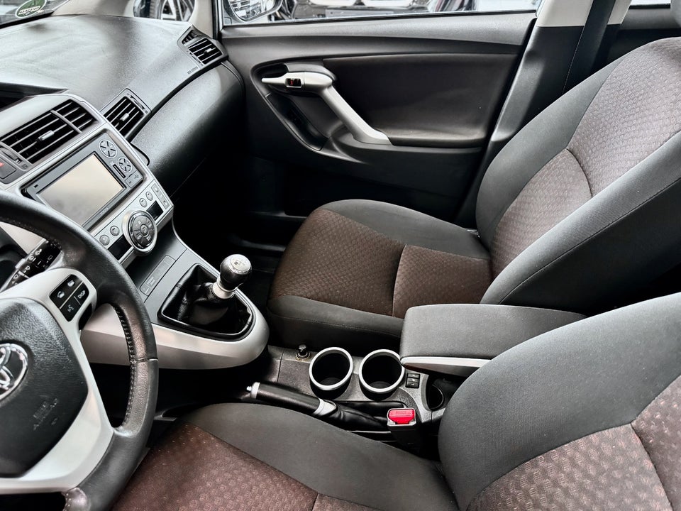 Toyota Verso 1,8 TX Skyview 7prs 5d