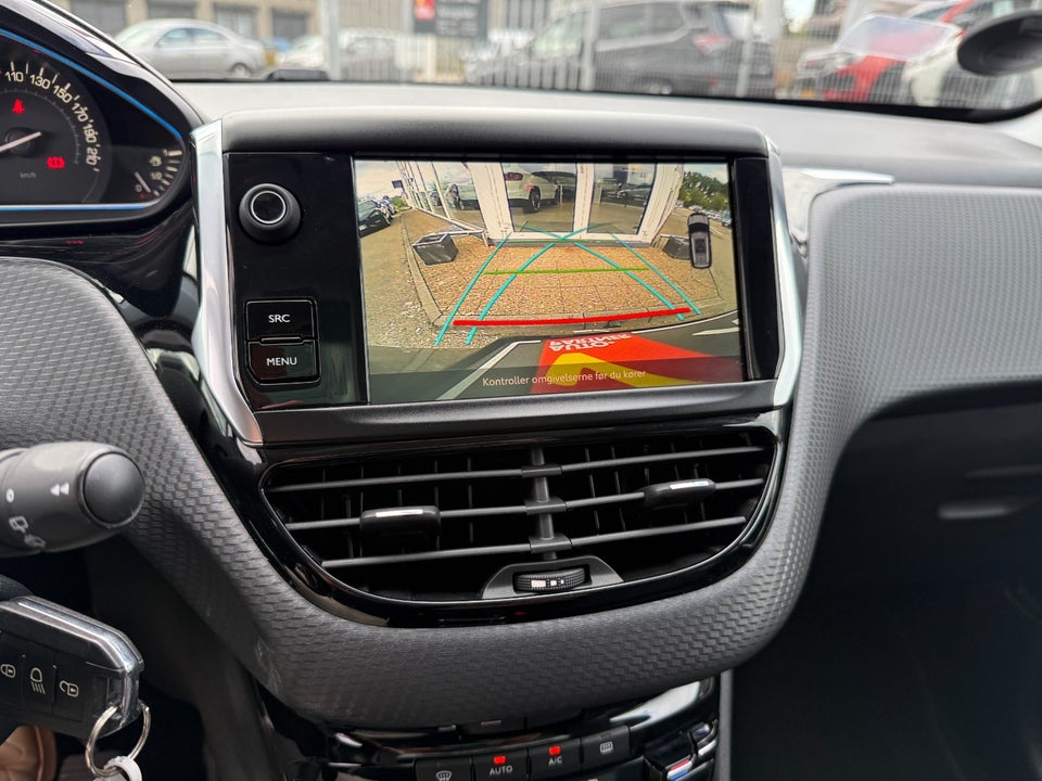 Peugeot 2008 1,2 e-THP 110 Selection Sky 5d