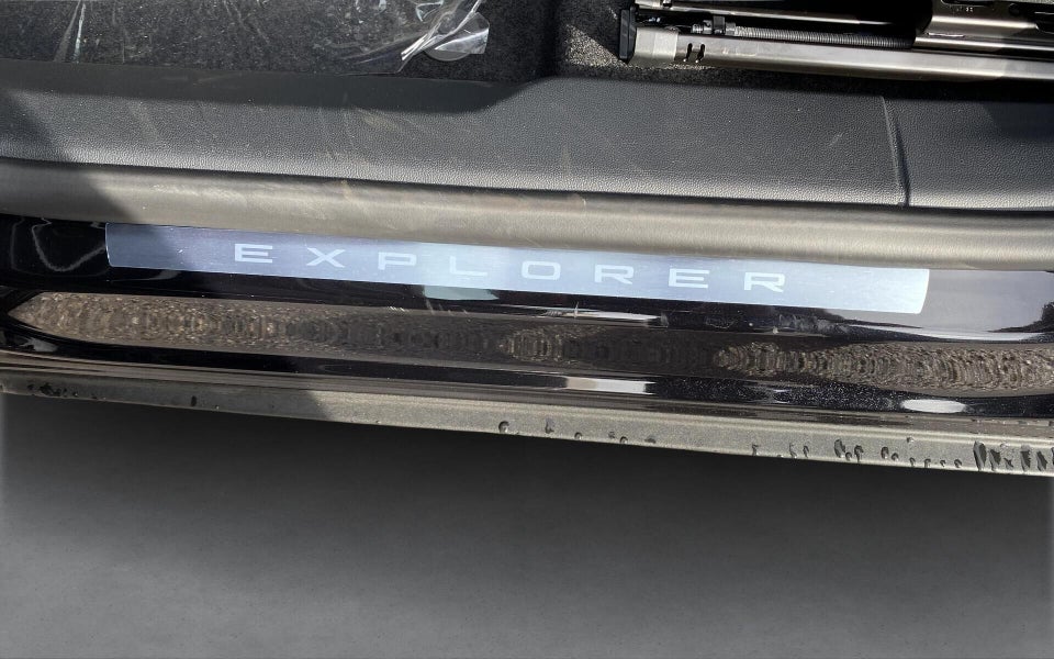 Ford Explorer 82 Premium Extended Range 5d