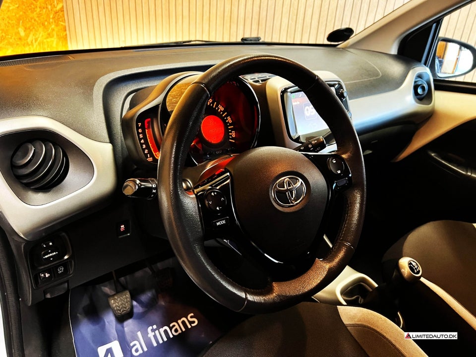 Toyota Aygo 1,0 VVT-i x-press 5d