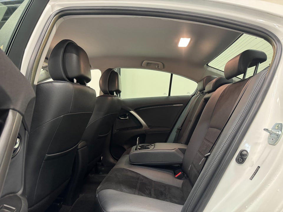 Toyota Avensis 1,6 VVT-i T2 Premium 4d