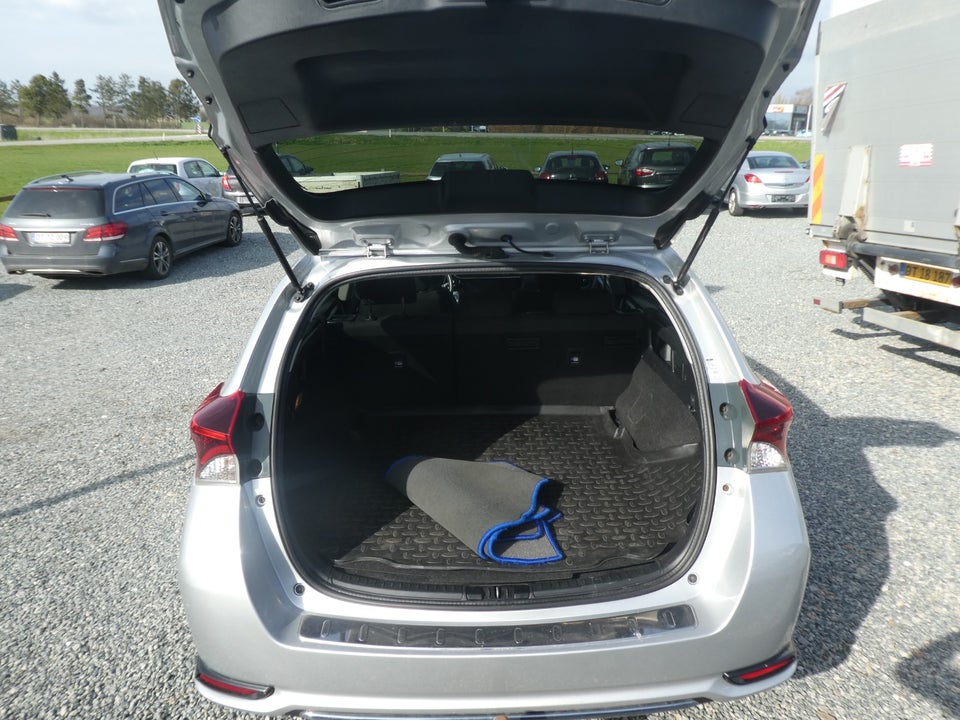 Toyota Auris 1,8 Hybrid H2 Comfort Touring Sports CVT 5d