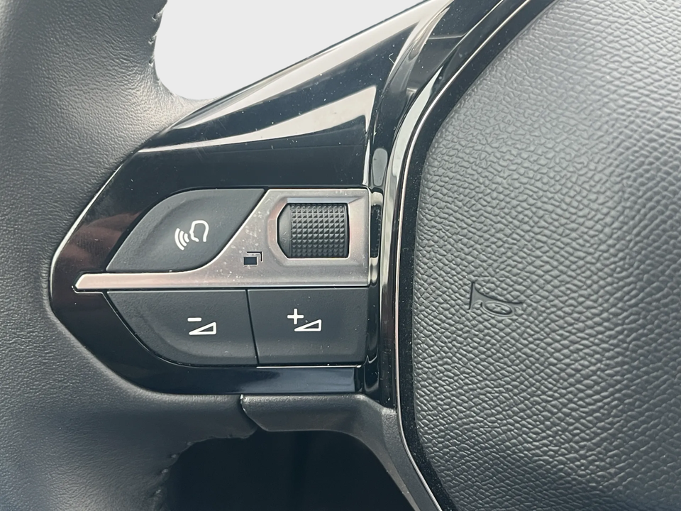 Peugeot 208 1,2 PureTech 100 Allure+ 5d