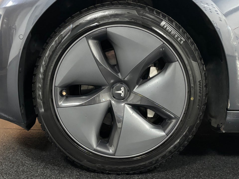 Tesla Model 3 Standard Range+ RWD 4d