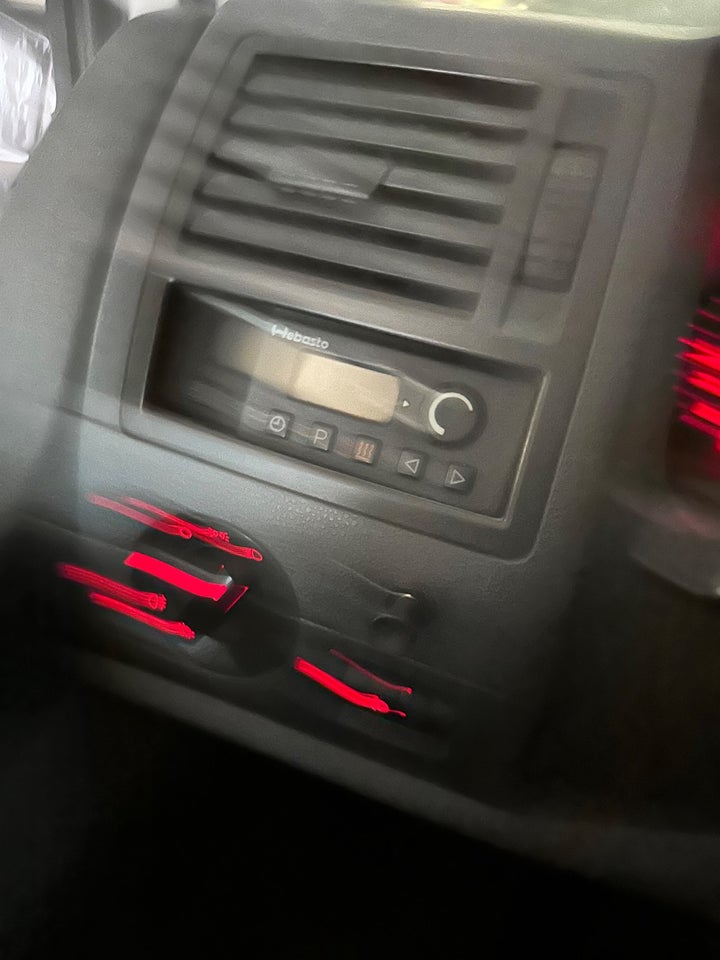 VW Transporter 1,9 TDi 84 Kassevogn kort