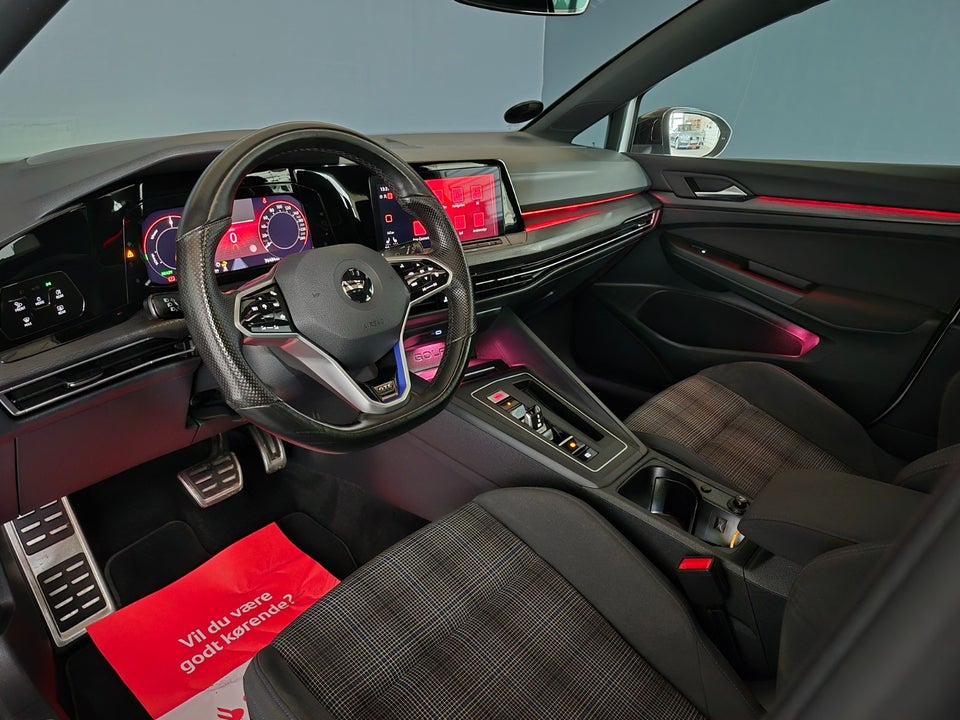 VW Golf VIII 1,4 GTE DSG 5d