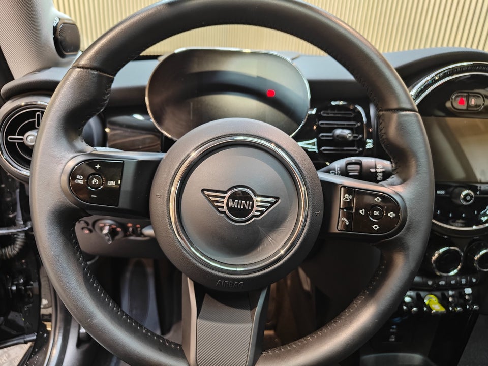 MINI Cooper SE Essential 3d